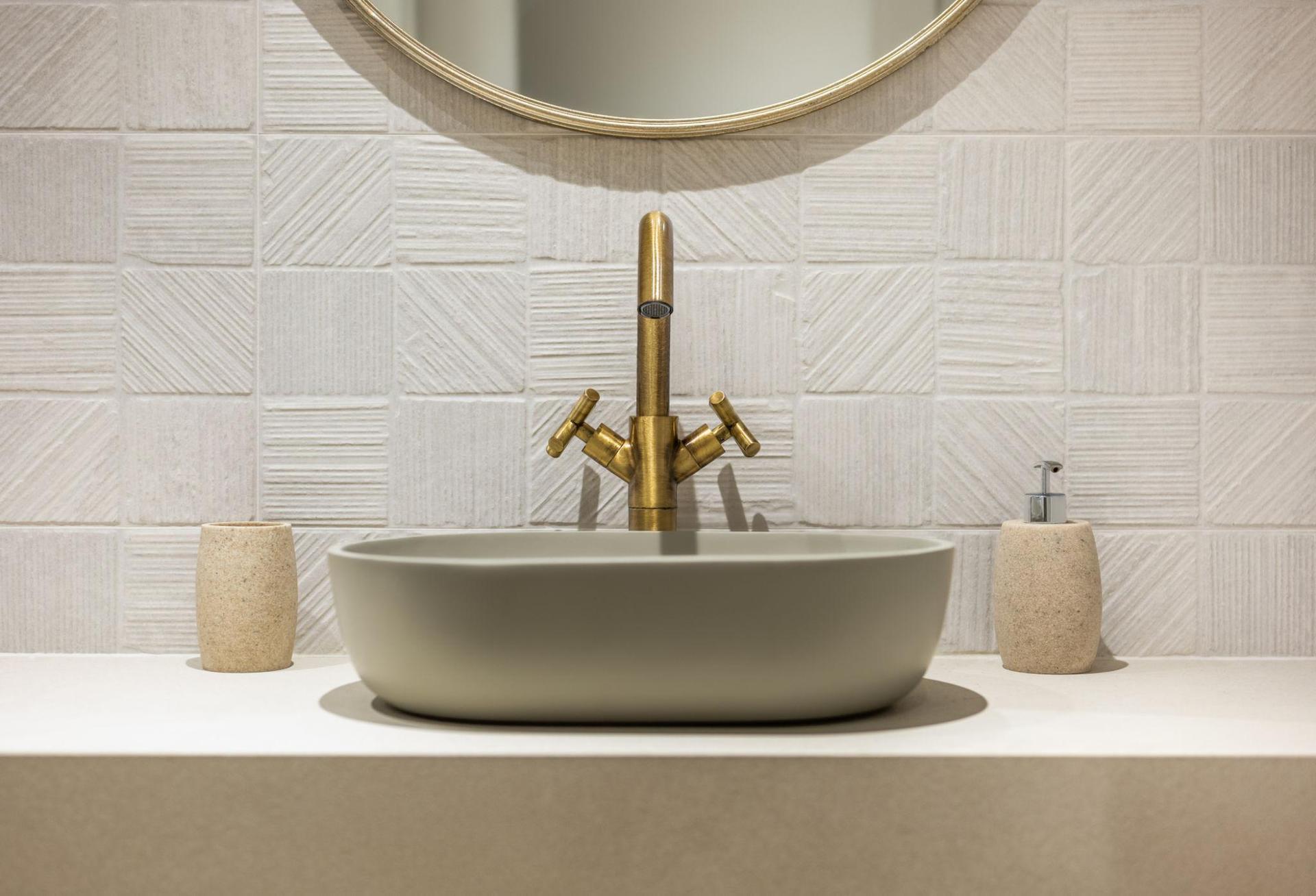 Project Grade Bathroom Faucet: How to Specify for Hotels, Apartments, and High-Traffic Facilities