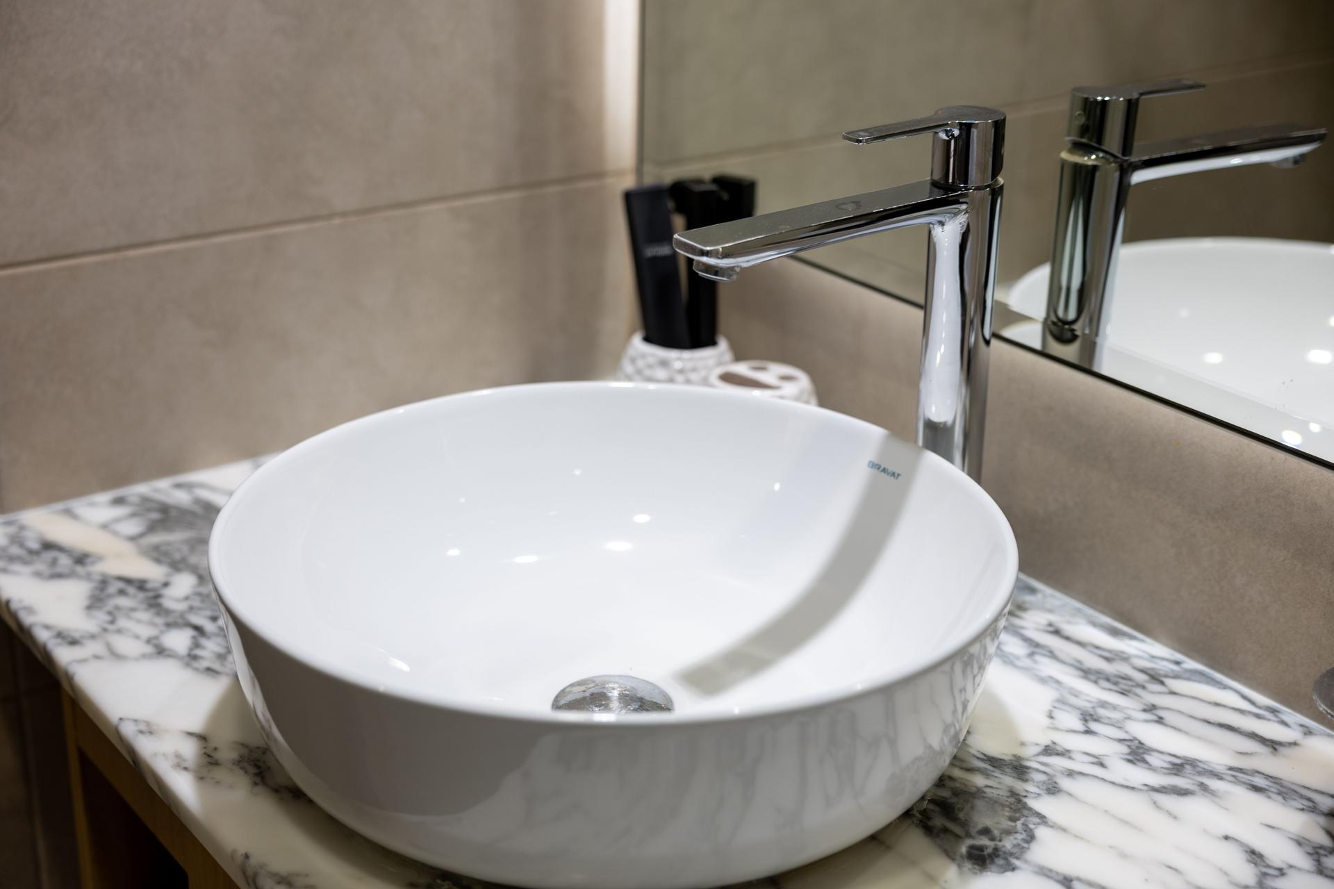 Grifo para baños de uso comercial: Diseñado para un alto rendimiento y una fiabilidad a largo plazo.